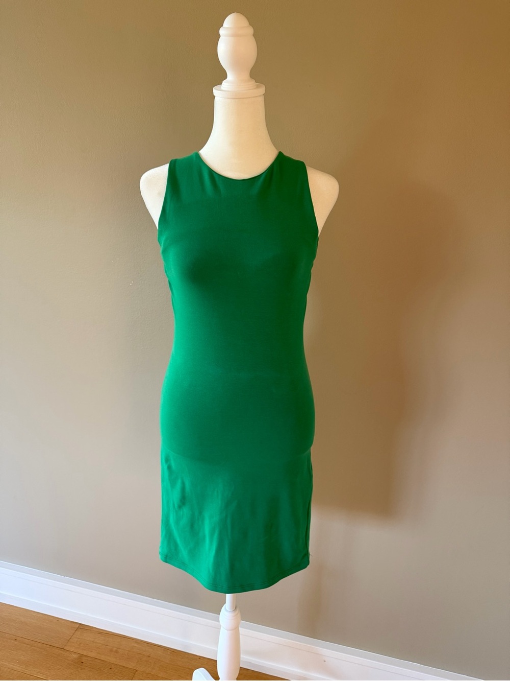 Zara Sleek Green Sleeveless Sheath Dress
